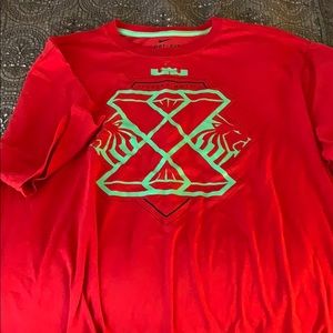 Lebron James graphic tee